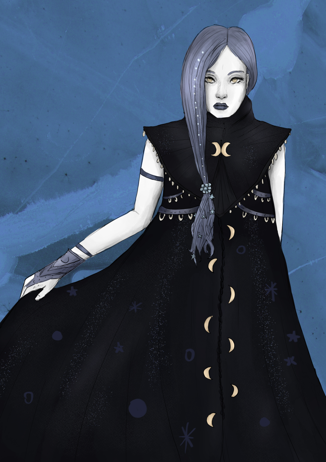 Frau in dunkelblauem Kleid mit Sternen und Monden
